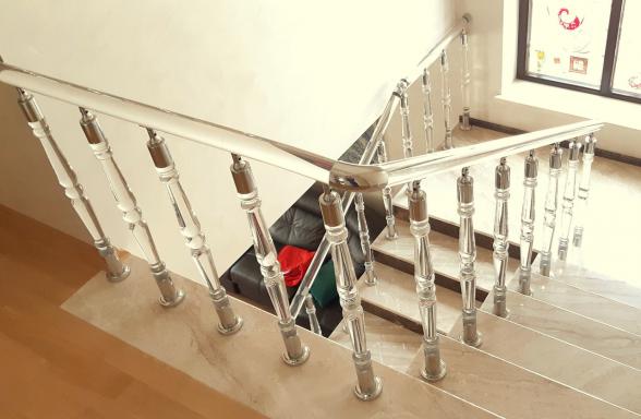 بررسی اجمالی درباره نرده استیل